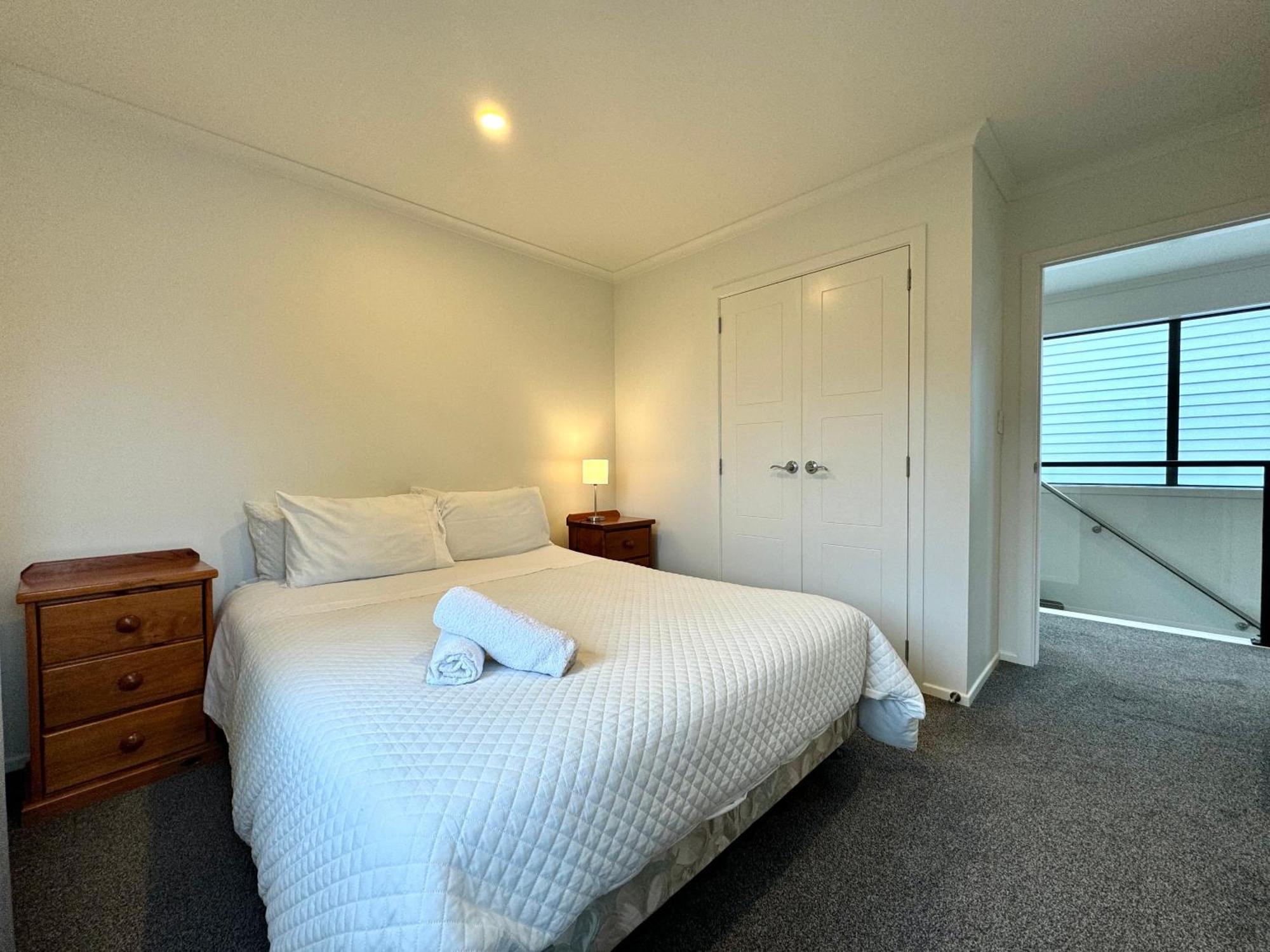 No Party Allowed, Entire Brand New 3 Bedroom Townhouse, Free Unlimited Fibre Wifi And Free Parking Wellington Exterior foto