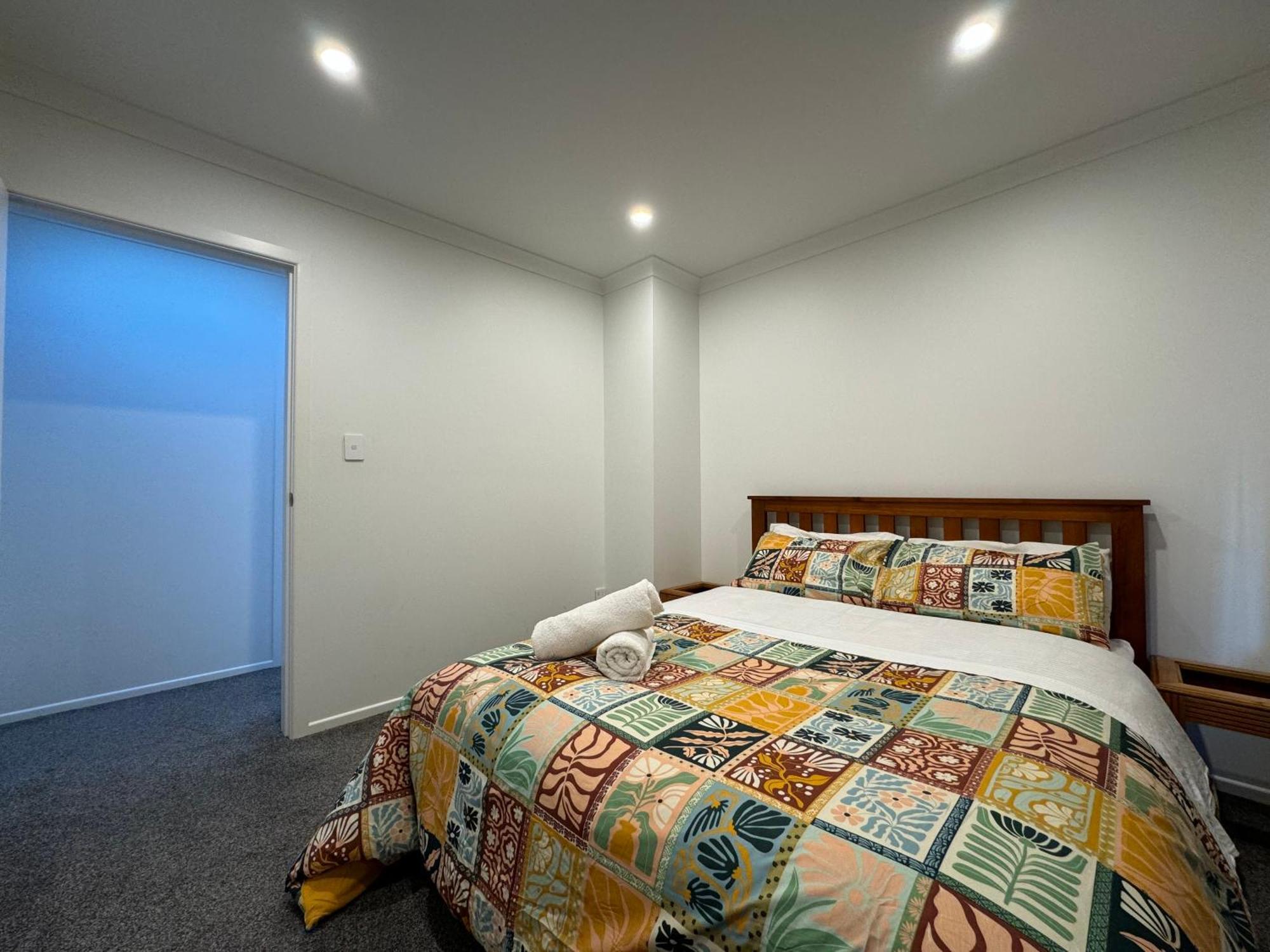 No Party Allowed, Entire Brand New 3 Bedroom Townhouse, Free Unlimited Fibre Wifi And Free Parking Wellington Exterior foto